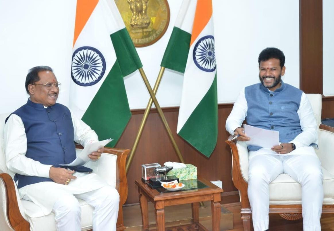 मुख्यमंत्री विष्णुदेव साय ने केंद्रीय नागरिक उड्डयन मंत्री से की सौजन्य मुलाकात