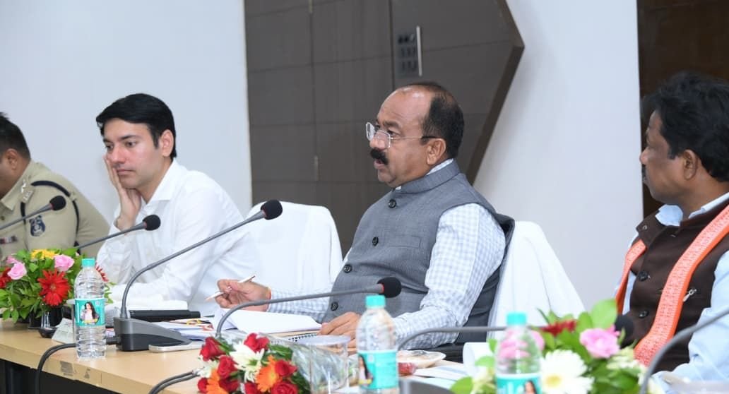 उप मुख्यमंत्री  अरुण साव ने स्वच्छता दीदियों के नियमित स्वास्थ्य जांच और सुरक्षा किट प्रदान करने के दिए निर्देश